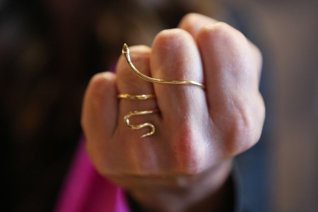 Knuckle ring